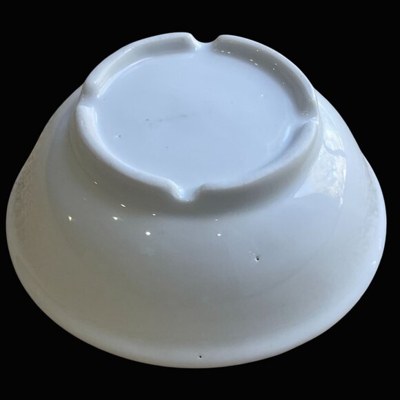 Williams Sonoma White Porcelain Grapefruit Bowl with Raised Juicing Spike - Picture 3 of 3